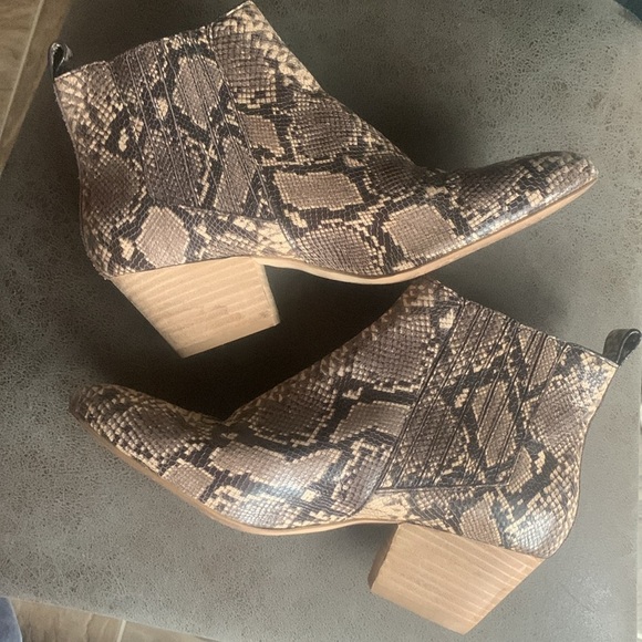 Splendid Snake Print Ankle Boots Sz 6 - Picture 8 of 12